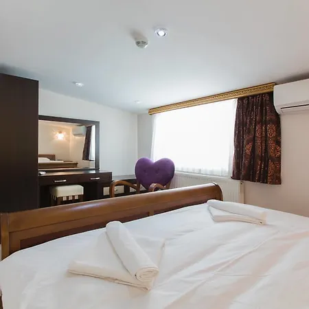 Taksimum Hotel Istanboel